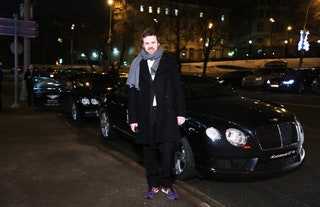 Главный редактор GQ Ким Белов прибыл на церемонию на автомобиле Bentley