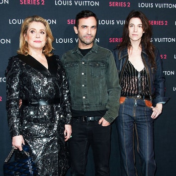 Series 2: Шарлотта Генсбур, Катрин Денев и другие на открытии выставки Louis Vuitton