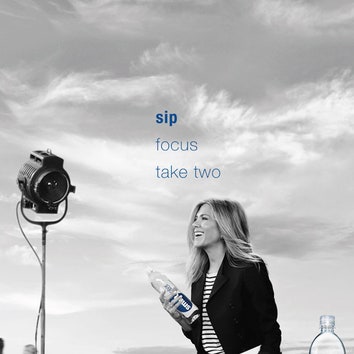 Невыносимая легкость: Дженнифер Энистон в рекламе Smart Water
