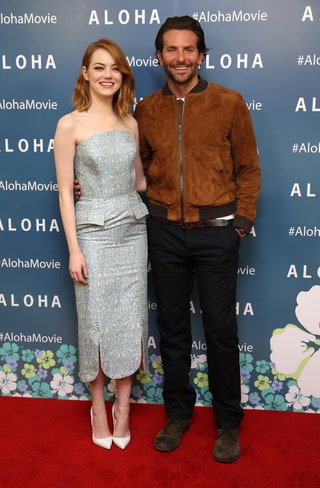 Эмма Стоун и Брэдли Купер на премьере фильма «Алоха» в Лондоне