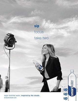 Дженнифер Энистон для Smartwater.