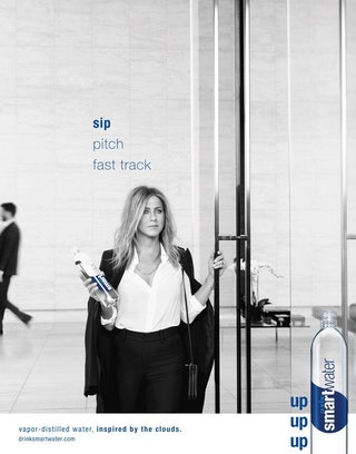 Дженнифер Энистон для Smartwater.