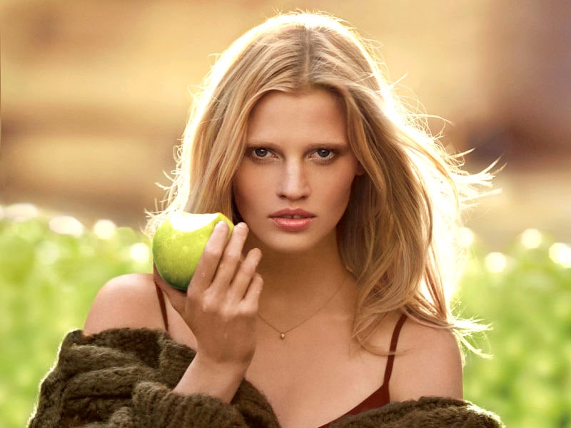 Лучшие фруктовые ароматы от Nina Ricci Dior Emporio Armani Yves Saint Laurent Shakira | Allure