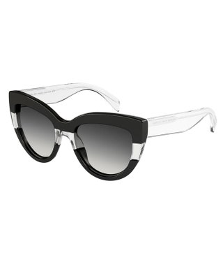 Очки в пластиковой оправе 17 000 руб. Marc by Marc Jacobs.