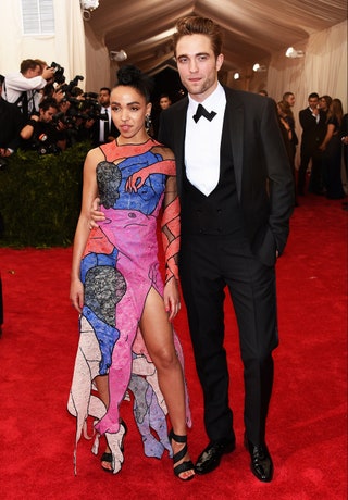 FKA Twigs в Christopher Kane и Роберт Паттинсон