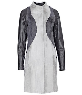 Пальто из меха козлика с кожаными рукавами 43 990 руб. laquoСнежная Королеваraquo.