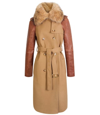 Пальто из шерсти с рукавами из кожи и воротником из меха койота 49 300 руб. MICHAEL Michael Kors.