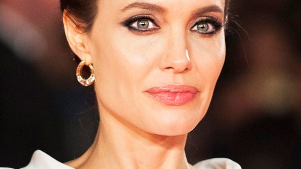 Анджелина Джоли на премьере фильма «Несломленный» ее третьей режиссерской работы | Allure