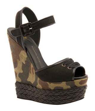 Босоножки 73 200 руб. Giuseppe Zanotti Design.