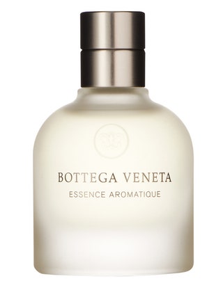 Одеколон Bottega  Veneta Essence Aromatique. В аромате звучат ноты пачулей розы сандала и свежего бергамота.