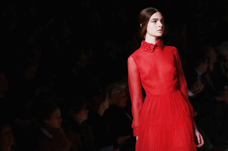 Красный цвет в моде как и с чем носить и как выбрать оттенок который вам идет | Allure