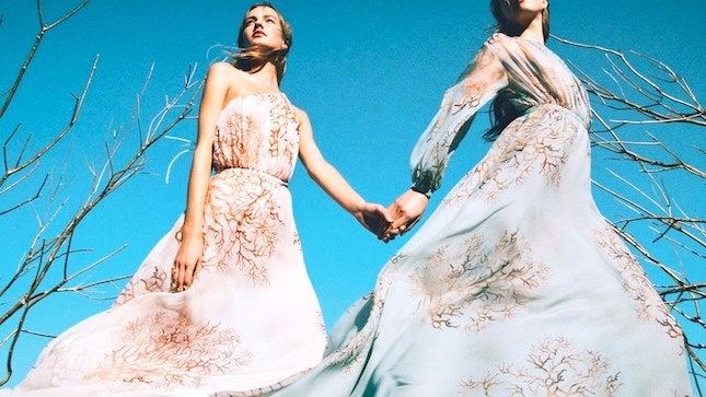 Русалки и нимфы рекламная кампания Valentino весналето 2015