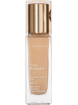 Тональный крем с эффектом сияния True Radiance SPF15  Clarins 1850 руб.