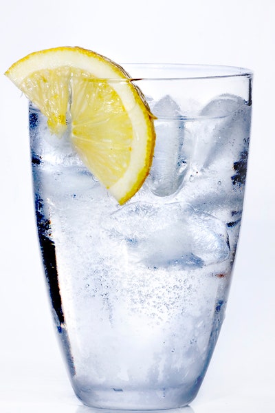 Как выпивать 2 литра воды в день итоги эксперимента редакции Allure | Allure