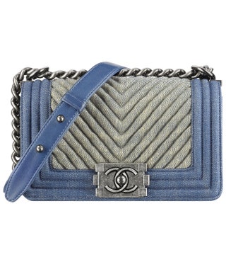 Сумка из денима и кожи с декором из металла 125 000 руб. Chanel