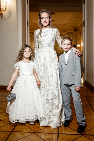 Юлия Барановская с дочерью Яной и сыном Артемом