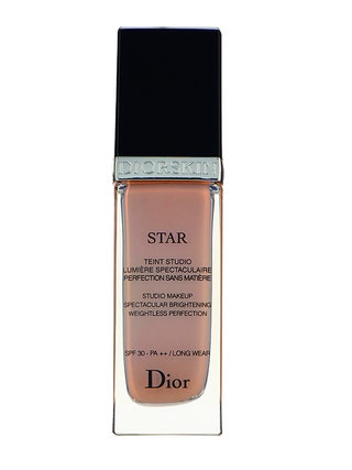 Стойкий тональный крем Dior Diorskin Star 2600 руб. Скрывает мелкие недостатки и выравнивает кожу делая ее нежной...