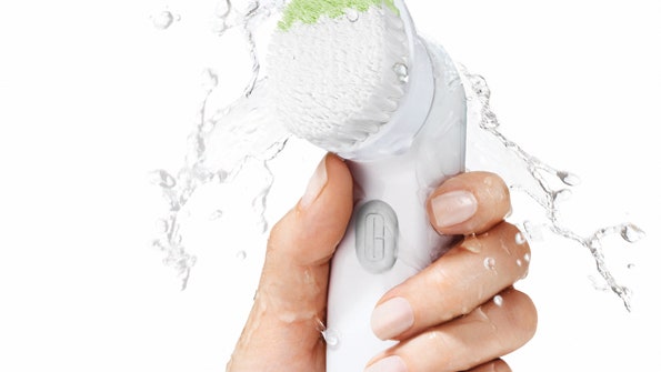 Щетка для лица Clinique Sonic System Purifying Cleansing Brush обзор бьютигаджета | Allure