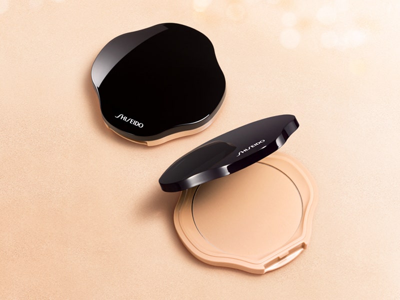 Компактная пудра с полупрозрачной текстурой Shiseido  2300 руб.