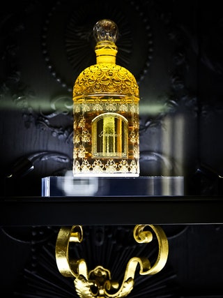Лимитированный флакон Guerlain.