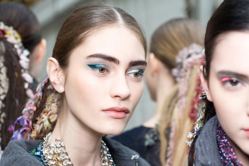 Бэкстейдж Chanel Fall 2014