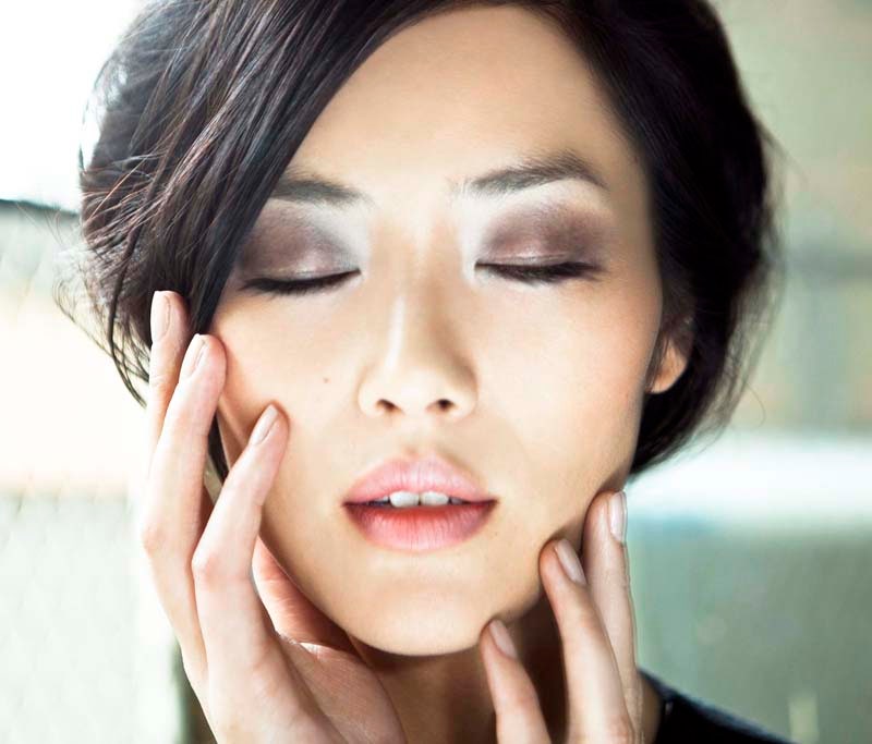 Макияж для девушек с азиатской формой глаз советы визажиста | Allure