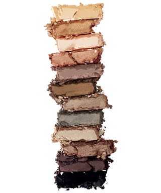 Urban Decay палетка теней Naked 2 3400 руб. Универсальные оттенки подходят и Белоснежкам и смуглянкам. Можно сделать как...
