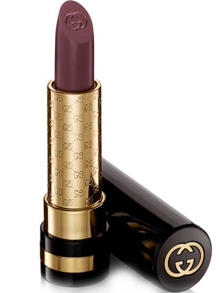 Увлажняющая помада для губ Luxurious Moisturerich Lipstick 2180 рублей.
