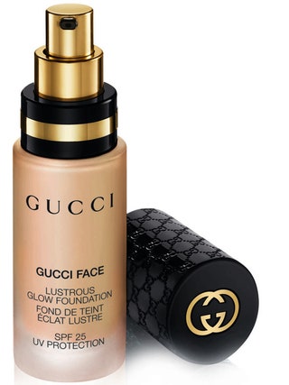 Тональная основа Lustrous Glow Foundation SPF 25 3360 рублей.
