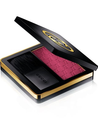 Румяна Sheer Blushing Powder 2730 рублей.