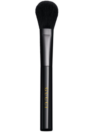 Кисть для румян Blush Brush 2550 рублей.