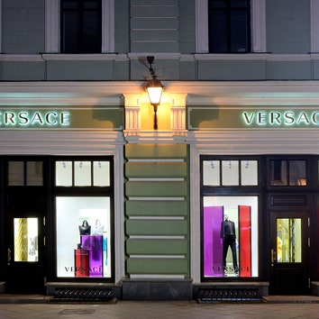 Чао Versace: специально для России бренд представил линию сумок Signature
