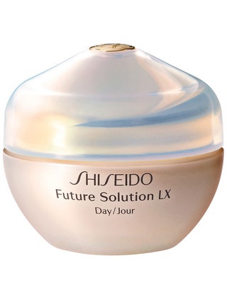 Shiseido  защитный крем Future Solution LX SPF 15  14 625 руб.