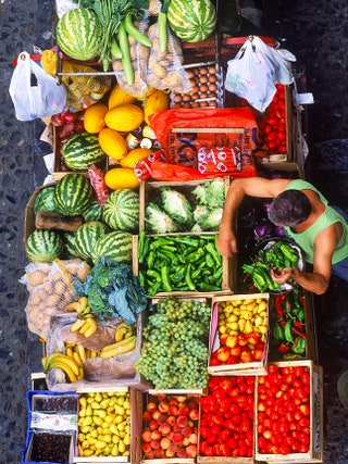 Фруктовый овощной и дровяной рынки на Мале живописны как и все остальное на Мальдивах