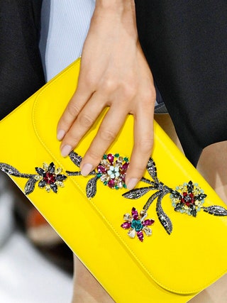 Dior. Визажист показа Dior Пэт Макграт настаивает «Чем затейливее образ тем естественнее должны  выглядеть ногти. На их...