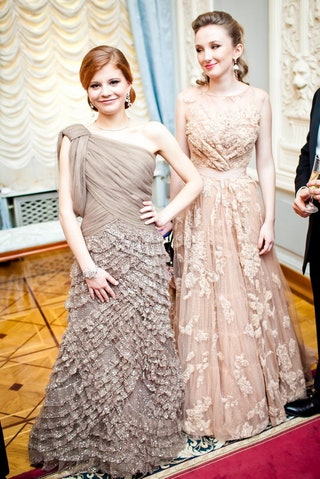 Мария Парфенова и Мария Титова обе в Elie Saab Haute Couture