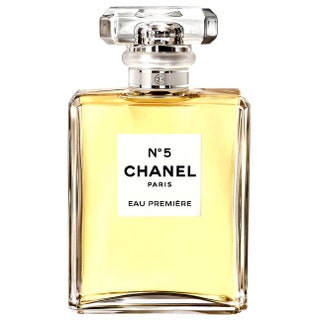 Парфюмерная ­вода с нотами илангиланга жасмина розы и ванили №thinsp5 Eau Premiegravere 100 мл 6715 руб. Chanel.