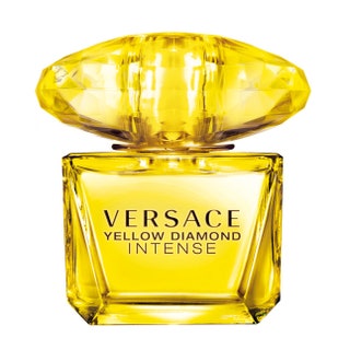 Парфюмерная вода с нотами грушевого сорбета фрезии и мускуса Yellow Diamond Intense 30 мл 1450 руб. Versace.