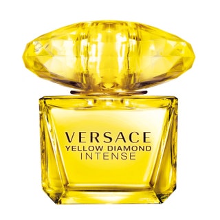 Парфюмерная вода с нотами грушевого сорбета фрезии и мускуса Yellow Diamond Intense 30 мл 1450 руб. Versace.