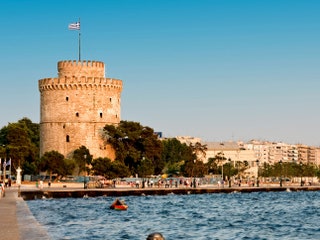 Белая башня была построена турками в XVI веке и долгое время служила тюрьмой. Сейчас в ней Музей Византии.