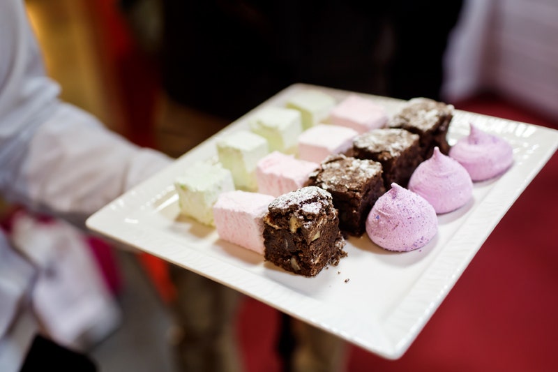 Вкусные и красивые десерты от quotПекарни Мишеляquot покорили и взрослых и юных гостей открытия.
