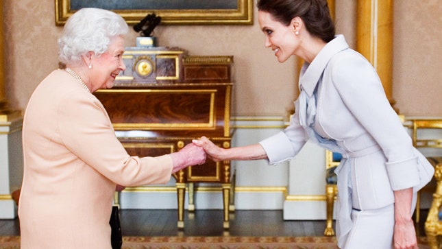 Анджелина Джоли получила титул Кавалерственной дамы от Елизаветы II