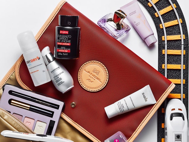 Самолетом, поездом, автомобилем: 36 beauty-новинок в дорожную косметичку