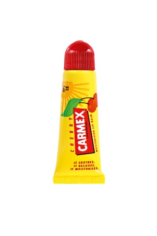 Carmex бальзам для губ 180 руб. Образ в бежевых тонах предполагает спокойный макияж никакой помады только бальзам для...