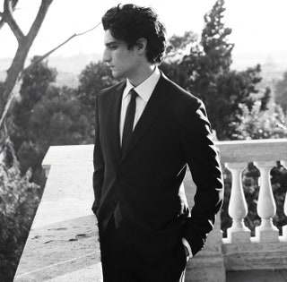 Луи Гаррель в рекламной кампании Uomo Valentino