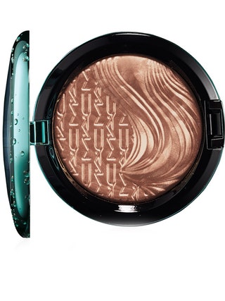 Бронзирующая пудра Extra Dimension Bronzer Dephic M.A.C Alluring Aquatic 1500 рублей.