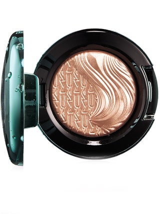 Тени Extra Dimension Eye Shadow Lorelei M.A.C Alluring Aquatic 840 рублей.