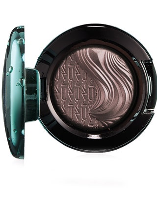 Тени Extra Dimension Eye Shadow Legendary Lure M.A.C Alluring Aquatic 840 рублей.