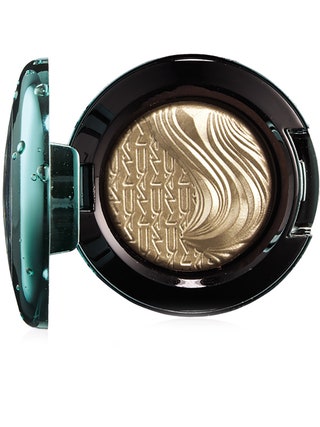 Тени Extra Dimension Eye Shadow Sea Worship M.A.C Alluring Aquatic 840 рублей.