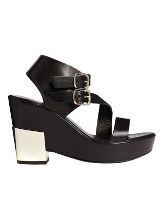 Босоножки из кожи с металлическим декором 5720 руб. Aldo